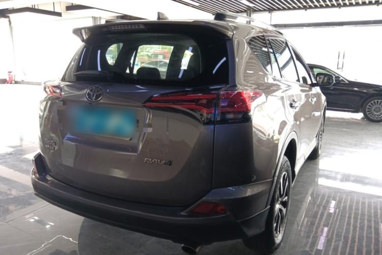 Used Toyota RAV4 2016 2.0L CVT Two-Wheel Drive Fashion Edition China V Standard Rear Right 45 Deg