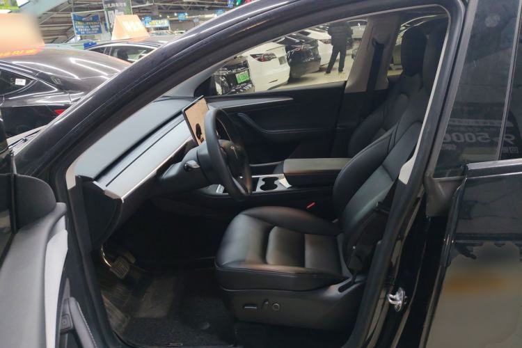 Used Tesla Model Y 2023 Long-Range All-Wheel-Drive Version
