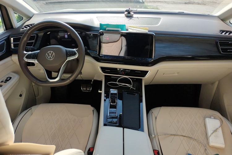 Used Volkswagen Viloran 2022 380TSI Prestige Edition Center Console