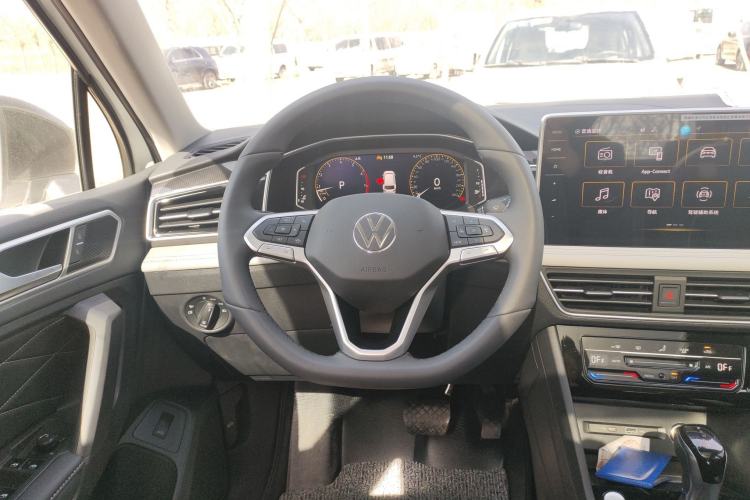 Used Volkswagen Tiguan L 2024 Outstanding Model 300TSI Automatic Two-Wheel Drive Longteng Edition