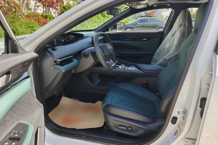 Used CHANGAN UNI-V iDD 2024 Blue Whale Smart Electric iDD 136km ZhiKu Model
