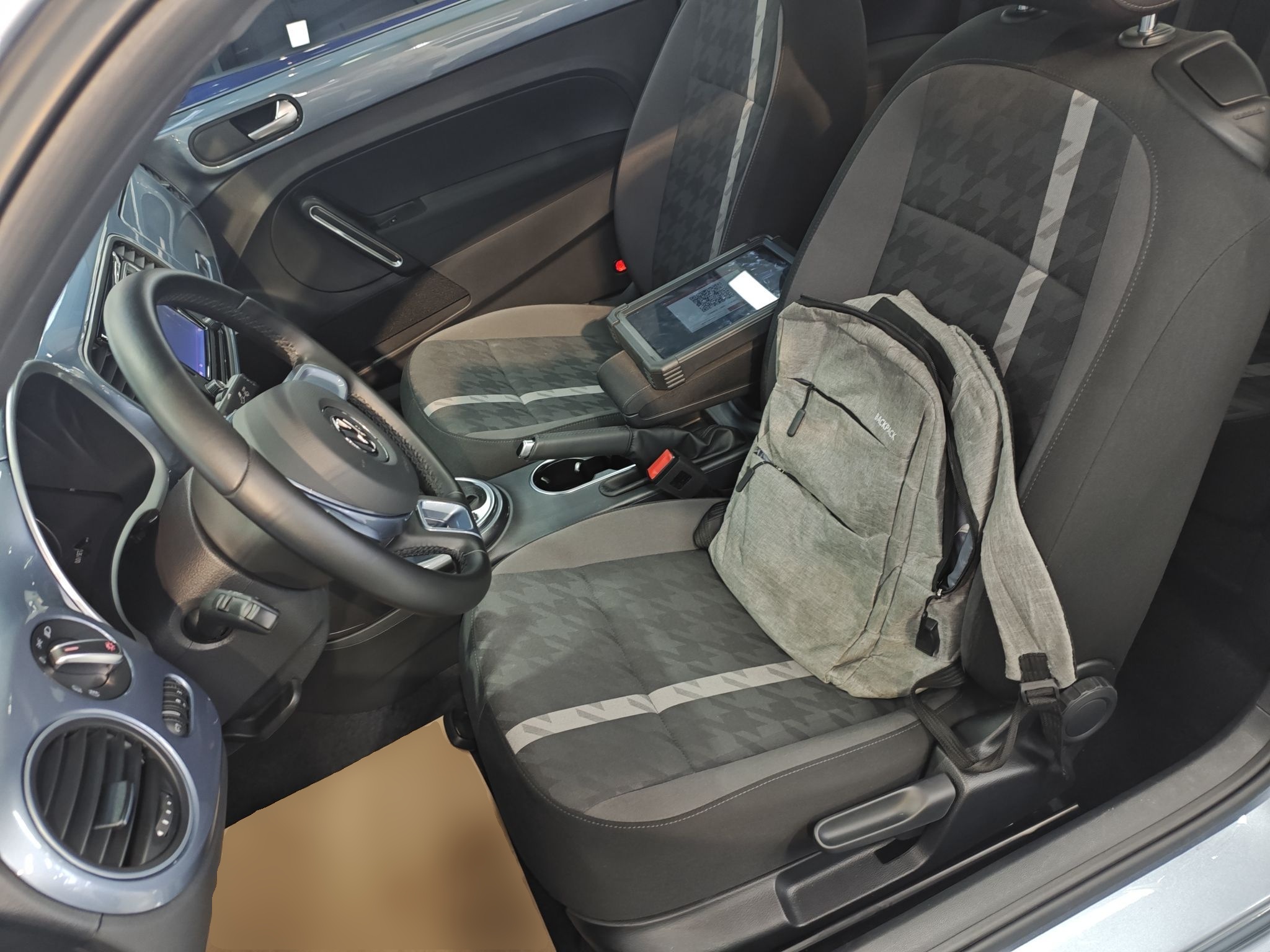 Переднее сиденье в автомобиле