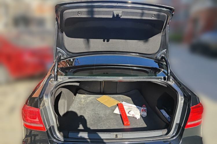 Used Volkswagen Magotan 2012 Facelift 1.8TSI Prestige Model Trunk