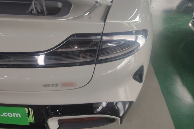 Used Xiaomi Auto SU7 2024 Four-Wheel Drive Ultra-Long Range Advanced Intelligent Driving Max Edition
