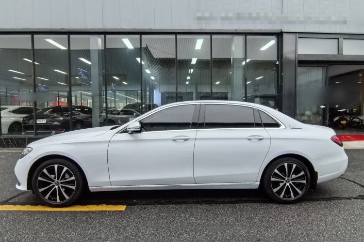 Used Mercedes-Benz E-Class New Energy 2022 Restyled E 350 e L Plug-in Hybrid Sedan Exterior 11