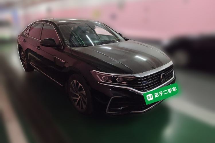 Used Volkswagen Passat New Energy 2023 430 PHEV Hybrid Luxury Edition Front Right 45 Deg