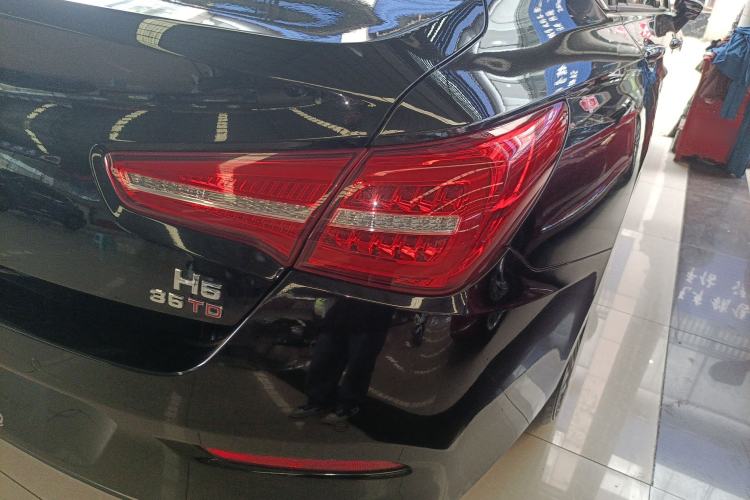 Used Hongqi H5 2020 1.8T Automatic Smart Connect Flagship Edition Right Rear Taillight