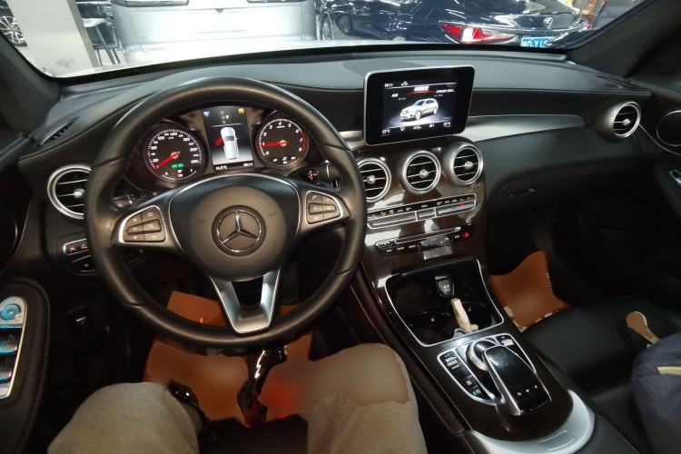 Used Mercedes-Benz GLC 2019 Facelift GLC 260 L 4MATIC Luxury Model Center Console