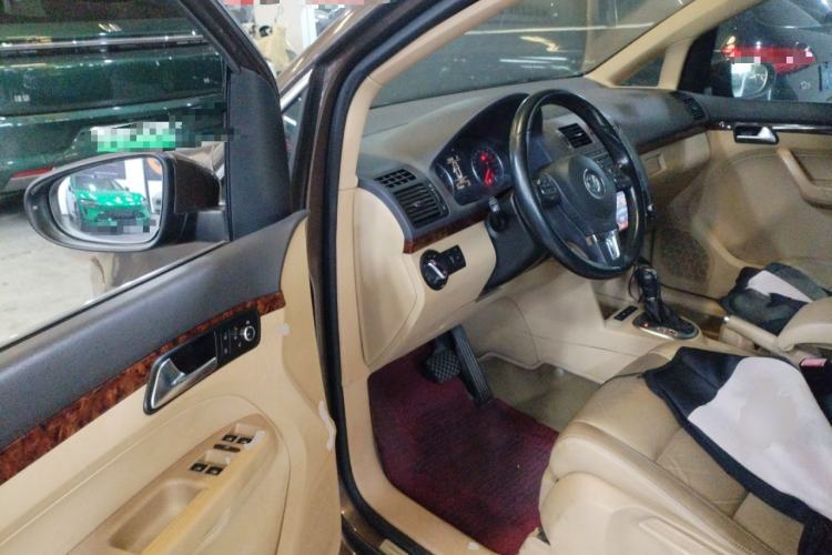 Used Volkswagen Touran 2011 1.4T DSG ZhiZhen Edition 7-Seater
