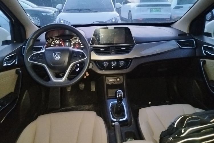 Used Baojun 310W 2017 1.5L Manual Fashion Model China V