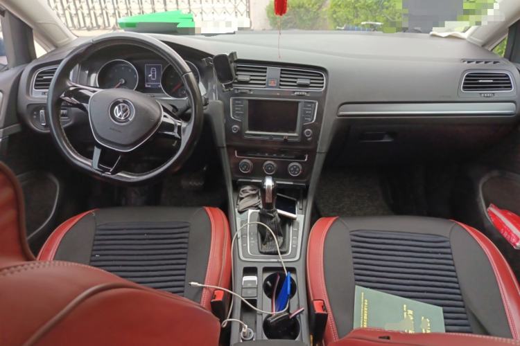 Used Volkswagen Golf 2017 1.6L Automatic Comfort Million-Vehicle Anniversary Edition Center Console