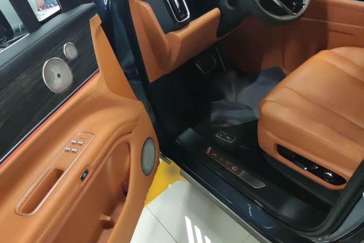 Used Hima AITO M9 2024 Range-Extended Ultra Version 42 kWh 6-Seater Model Driver Seat