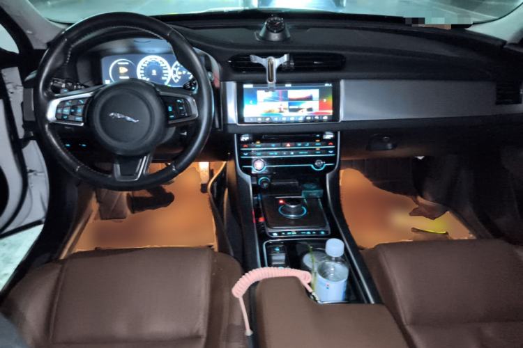 Used Jaguar XFL 2018 XFL 2.0T 250 PS Premium Edition
