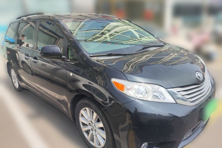 Used Toyota SIENNA 
