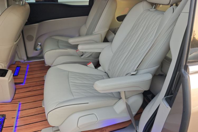 Used Buick GL8 2022 Land Business Class 652T Luxury Model Left Rear Seat