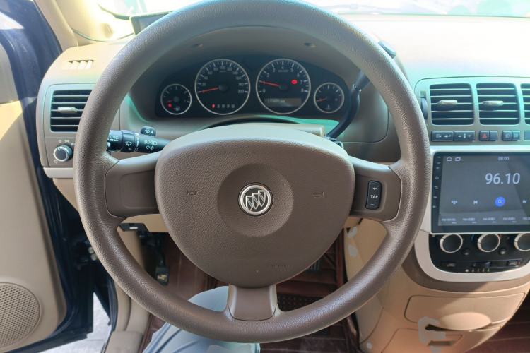 Used Buick GL8 2014 2.4L Classic Edition