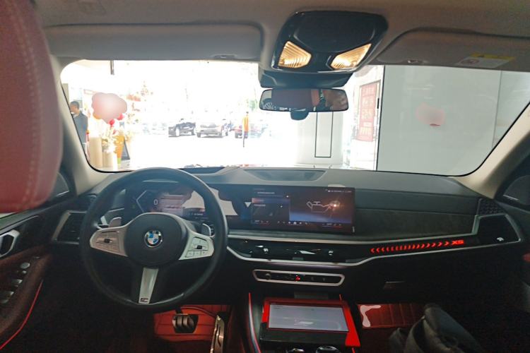 Used BMW X5 2023 xDrive 30Li Luxury M Sport Package
