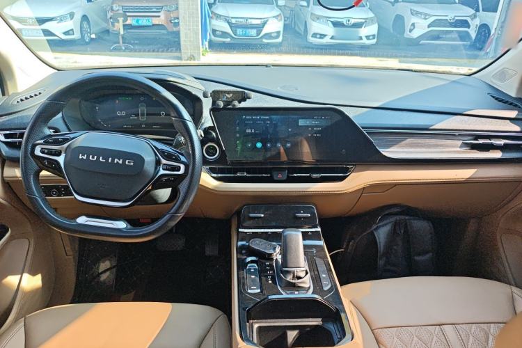 Used Wuling Victory 2023 2.0L DHT Luxury Edition Interior 2