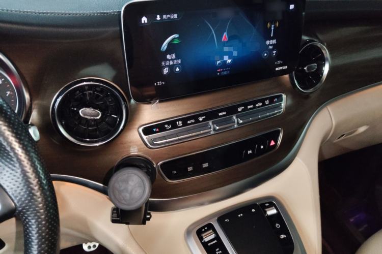 Used Mercedes-Benz V-Class 2020 V 260 Prestige Edition Audio And AC Panel