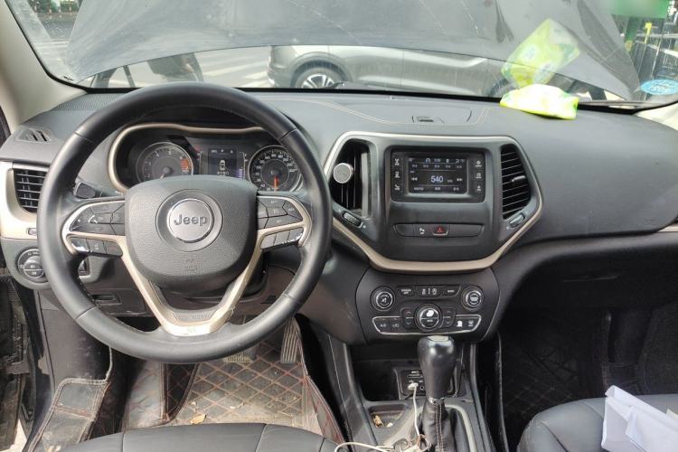 Used Jeep Cherokee 2016 2.4L Leading Edition
