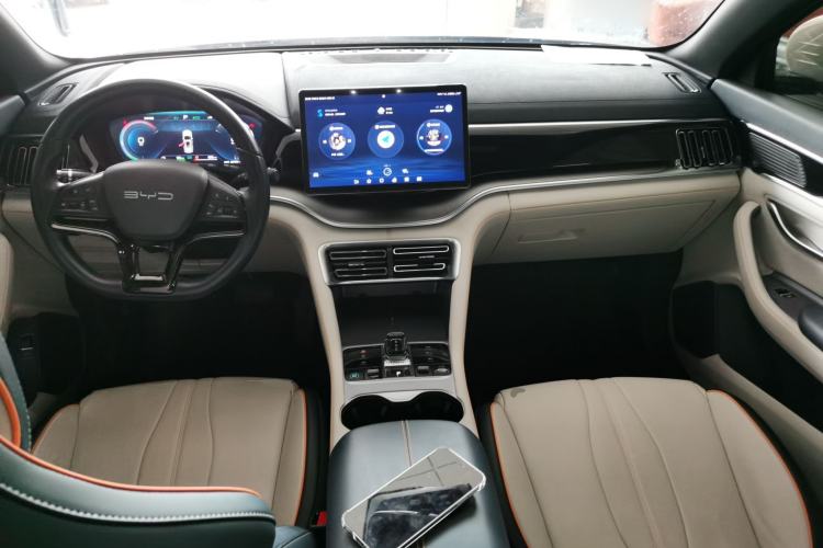 Used BYD Song PLUS New Energy 2024 HONOR Edition DM-i 110km Flagship Model Center Console