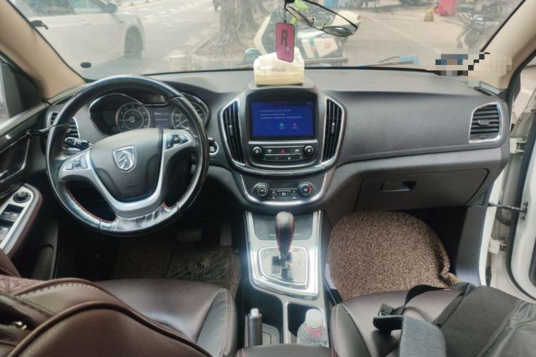 Used Baojun 560 2016 1.8L iAMT Luxury Model Center Console