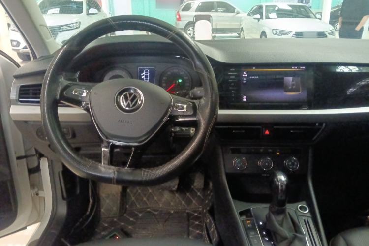Used Volkswagen Lavida 2019 1.5L Automatic Comfort Edition China VI Standard Center Console
