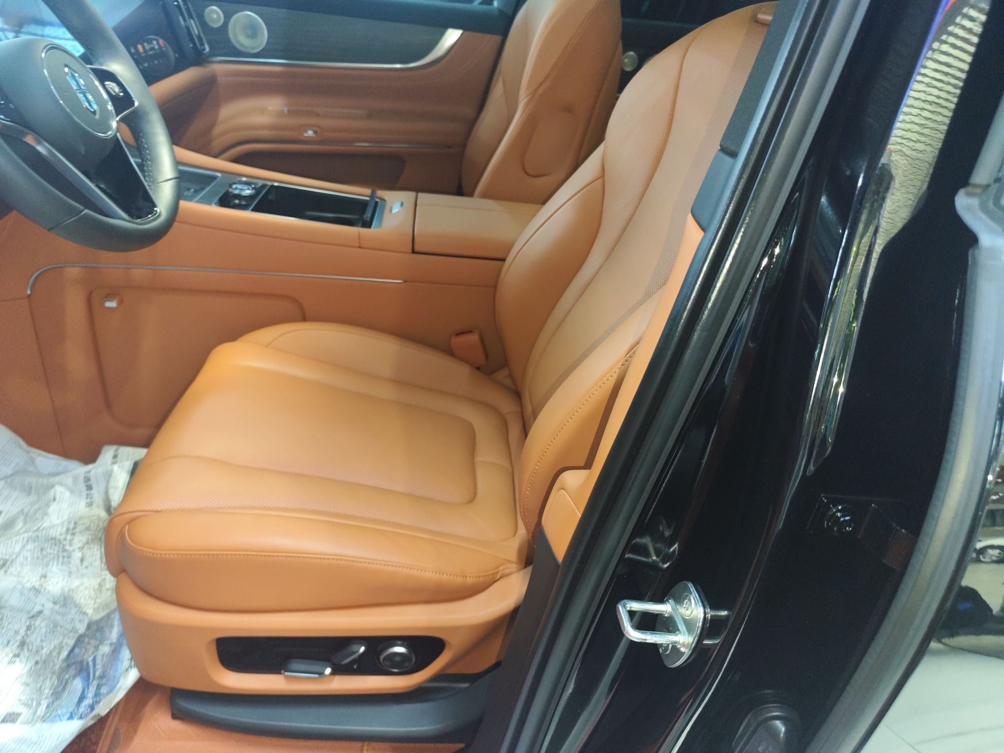 Переднее сиденье в автомобиле