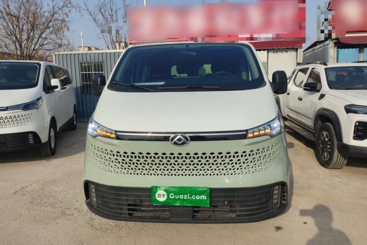 Used SAIC MAXUS Xintu V70 2023 2.0T Elite Edition Manual Transmission Short Wheelbase Low Roof 5/6 Seats (125 hp) Front