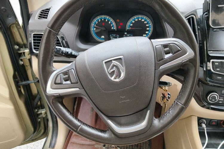 Used Baojun 730 2014 1.5L manual luxury trim 7 seats