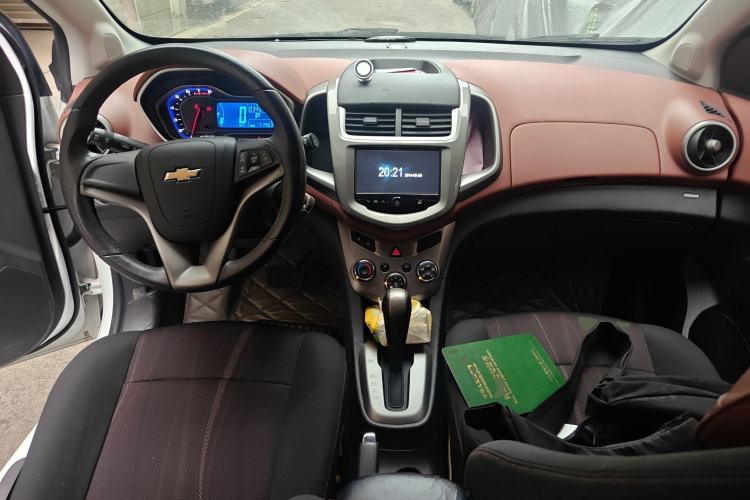 Used Chevrolet Aveo Sonic 2014 Hatchback 1.6 SX AT Fashion Edition