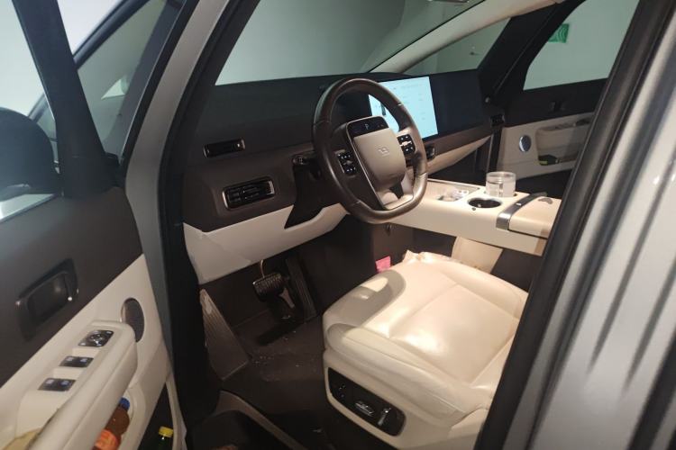 Used Li Auto MEGA 2024 Ultra Model
