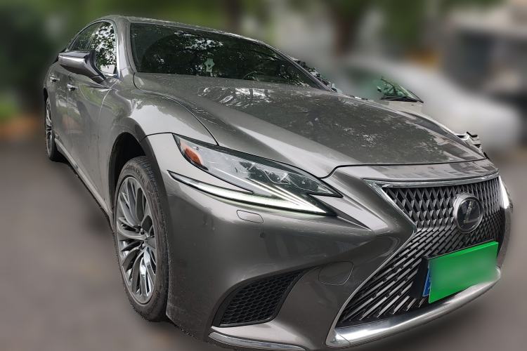 Used Lexus LS 2018 500h Executive Edition China V Standard Front Right 45 Deg