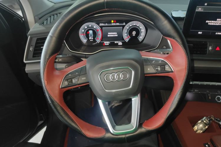 Used Audi Q5L 2022 40T Fashionable and Elegant Model Steering Wheel