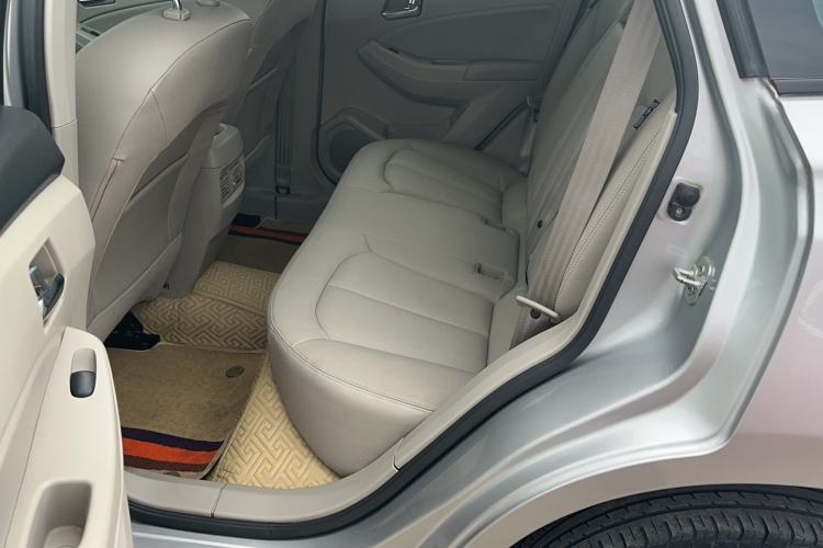 Used Venucia T70 2015 2.0L CVT Smart Edition
