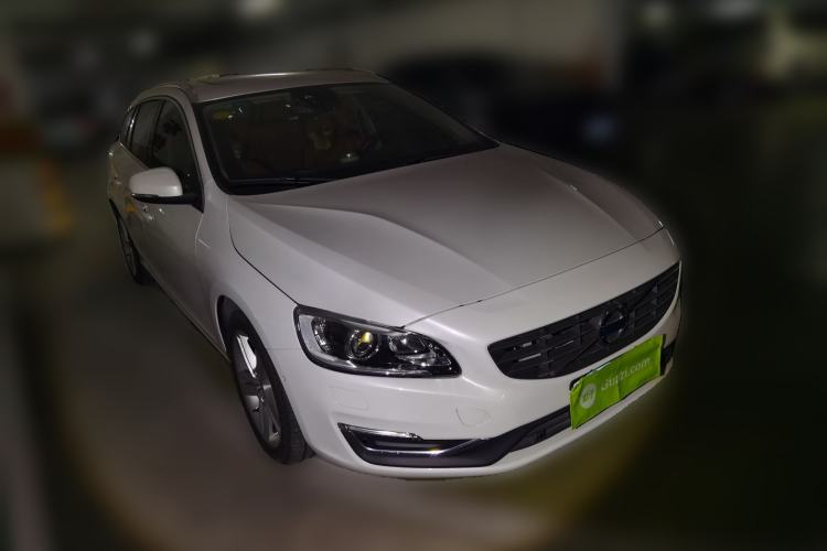 Used Volvo V60 2015 T5 Zhiya Edition Front Right 45 Deg