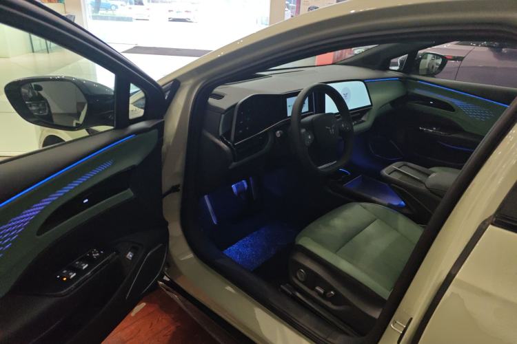 Used Hongqi EH7 2025 690 Smart Selection Edition
