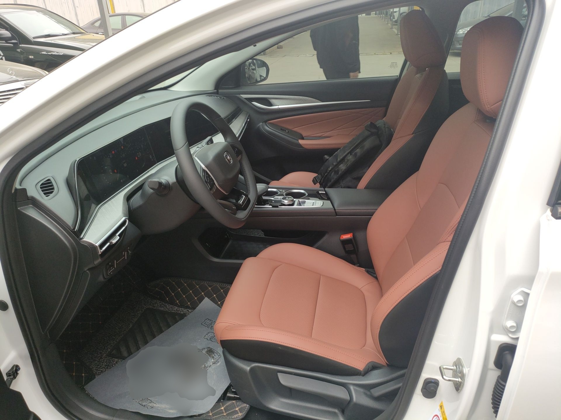 Переднее сиденье в автомобиле