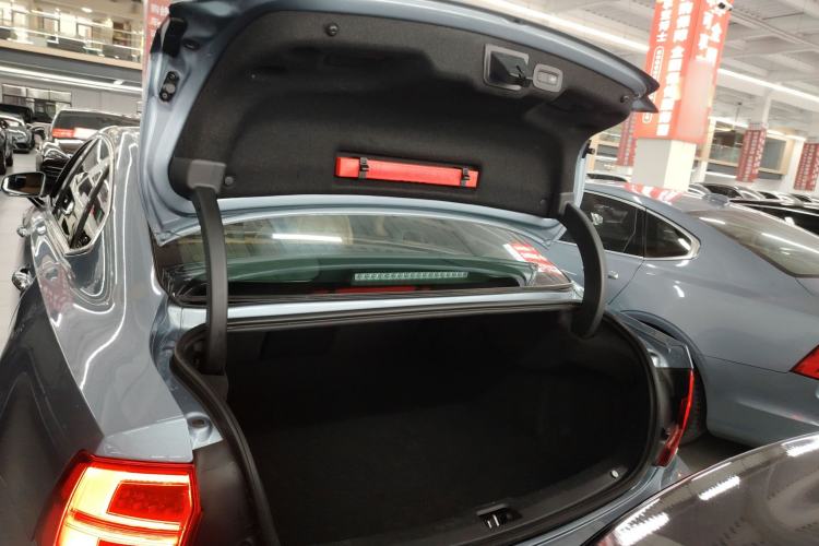 Used Volvo S90 New Energy 2019 T8 e-Drive Hybrid Intelligent Luxury Version China VI Standard Trunk