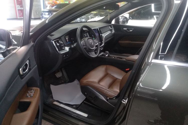 Used Volvo XC60 2022 B5 4x4 Zhiyi Luxury Edition
