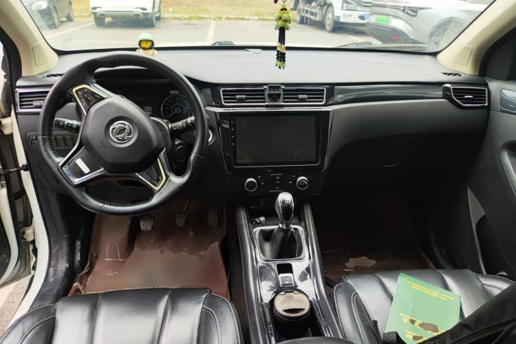 Used Dongfeng Fengon 580 2016 1.5T Manual Luxury Edition Center Console