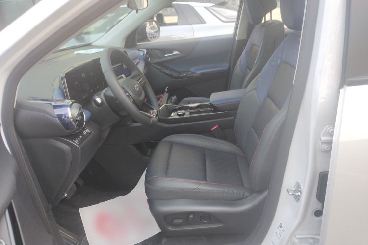 Used Chevrolet Equinox Plus 2024 102km RS Ultimate Edition Left Front Seat