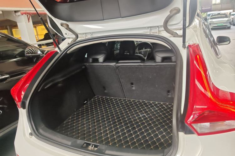 Used Volvo V40 2016 T4 Smart Luxury Edition