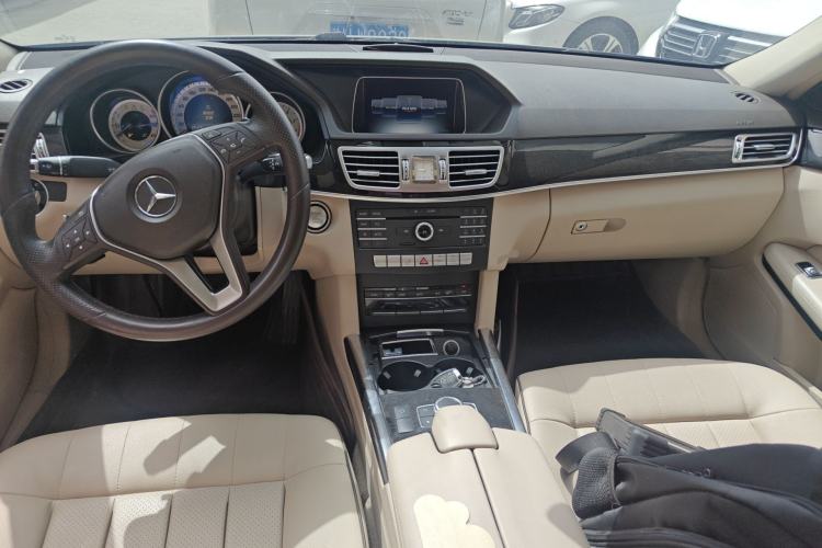 Used Mercedes-Benz E-Class 2015 Facelift E 200 L Sport Edition Center Console
