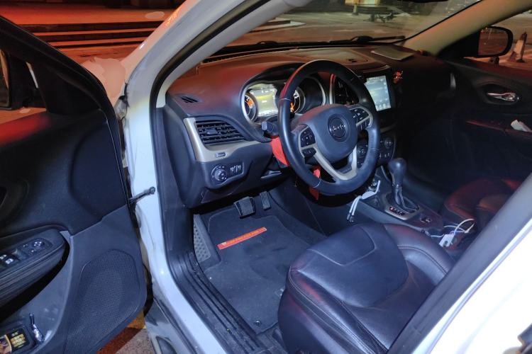 Used Jeep Cherokee 2017 2.0L Superior Edition