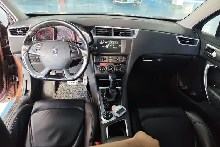 Used DS 6 2014 1.6T Luxury Edition THP200 Center Console