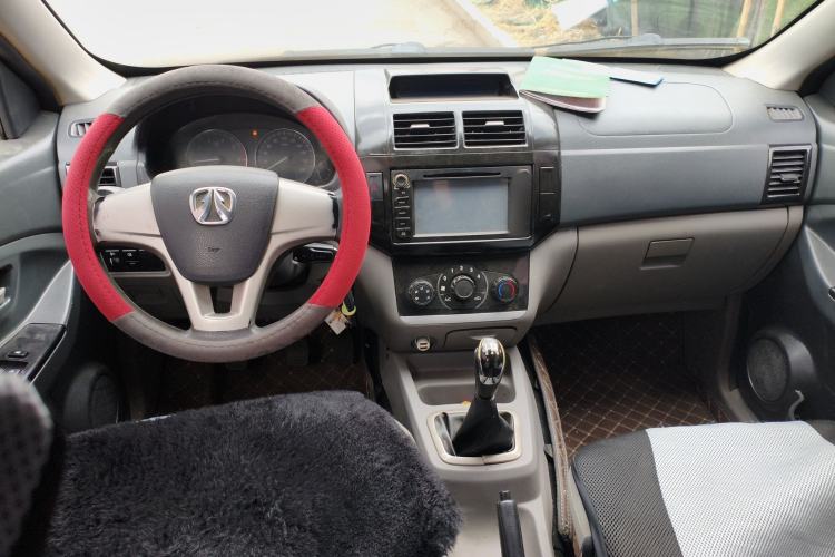 Used BAIC Weiwang M20 2014 1.5L practical type BJ415A Center Console
