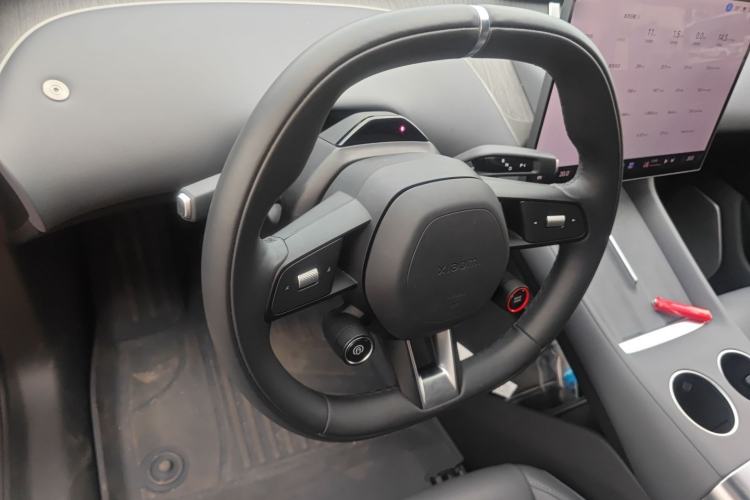 Used Xiaomi Auto YU7 2025 Ultra-Long Range Rear-Wheel Drive Version Steering Wheel