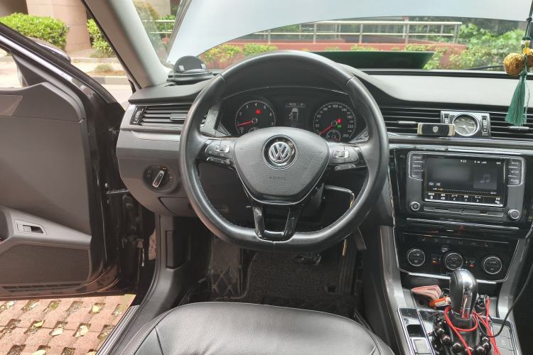 Used Volkswagen Passat 2016 330TSI DSG Luxury Edition Steering Wheel