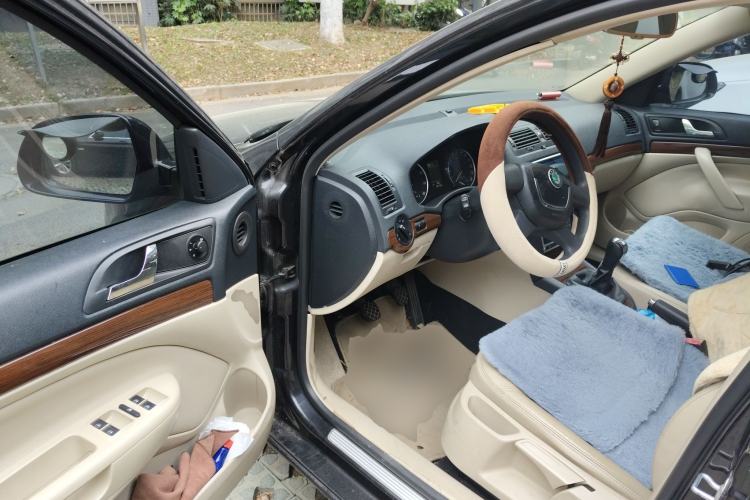 Used Skoda Octavia 2013 1.6L Manual Yijun Edition Driver Seat